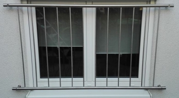 Kundenfoto Fenstergitter Montage in Außenwand